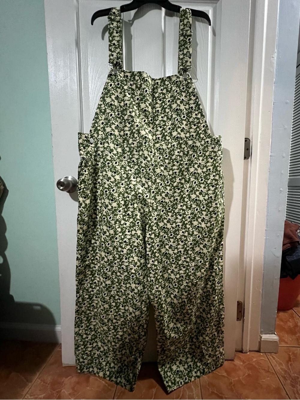 Zara Green Floral Wide Leg Overall Jumpsuit with adjustable straps. Cotton XXL